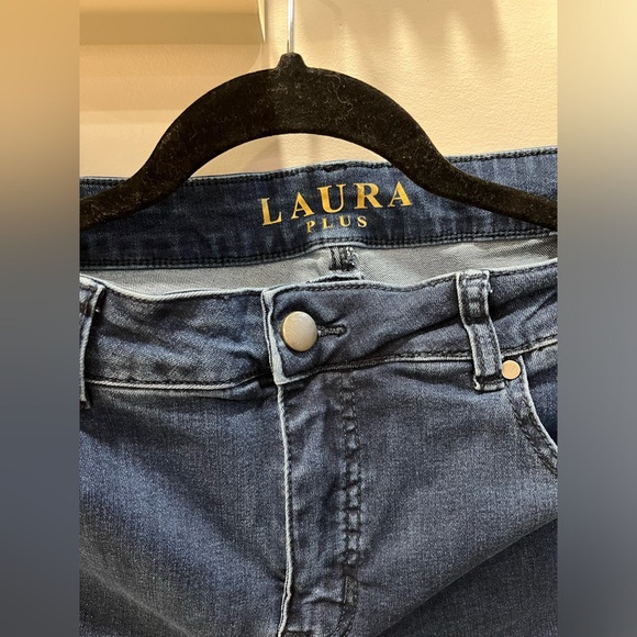 Embellished Stretch Jeans - Picture 3 of 7